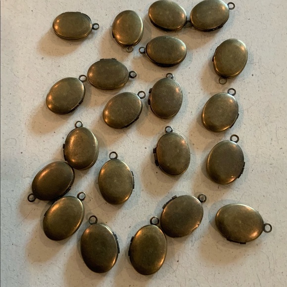 Limited quantities..20 vintage 100% brass lockets/USA - Picture 1 of 3